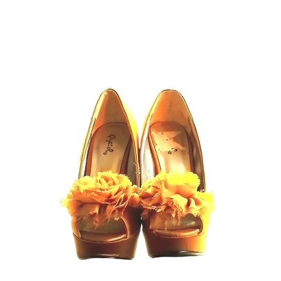 QUPID WOMENS 6.5 ORANGE OPEN TOE POMPOM HEEL PLATFORMS - Picture 2 of 8